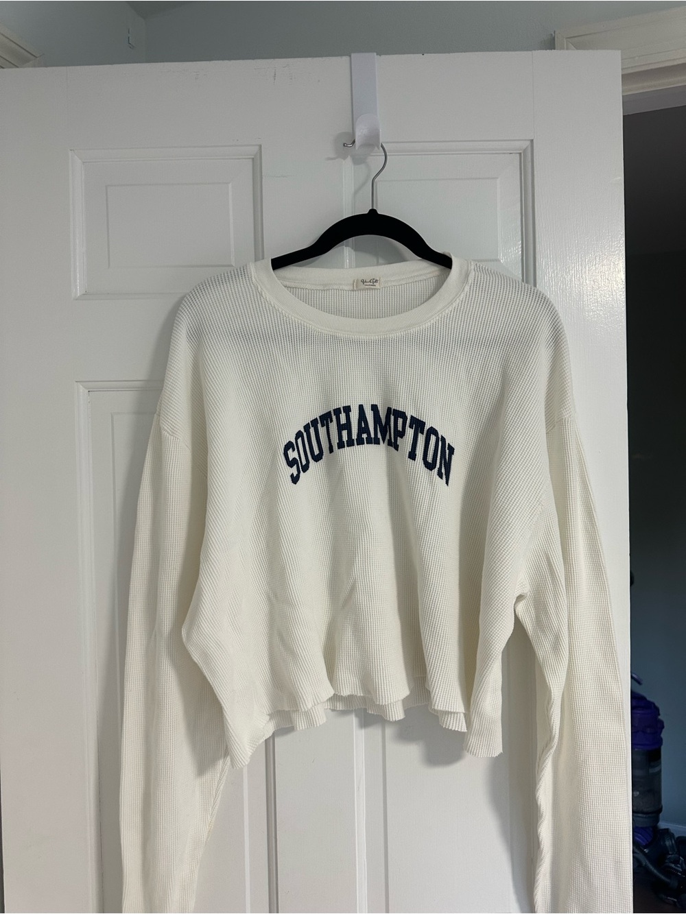 Brandy Melville Southampton Cropped ribbed longsleeve/crew White with Navy